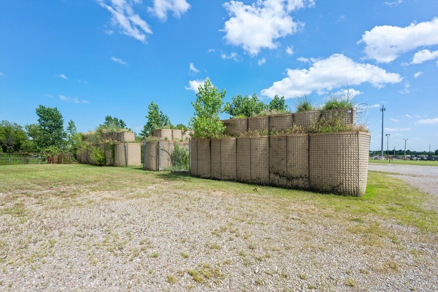 More Photos Of 13020 S Sunnylane Rd, Moore Industrial For Lease