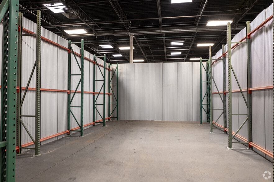 More Photos Of 910 10th St, Plano Warehouse For Lease