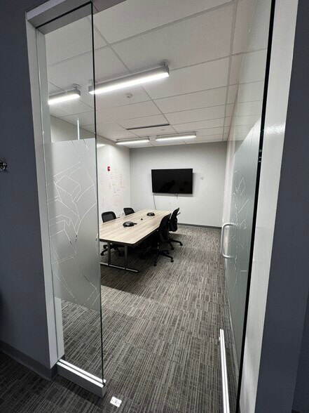 More Photos Of 902 E Market St, Indianapolis Office For Lease