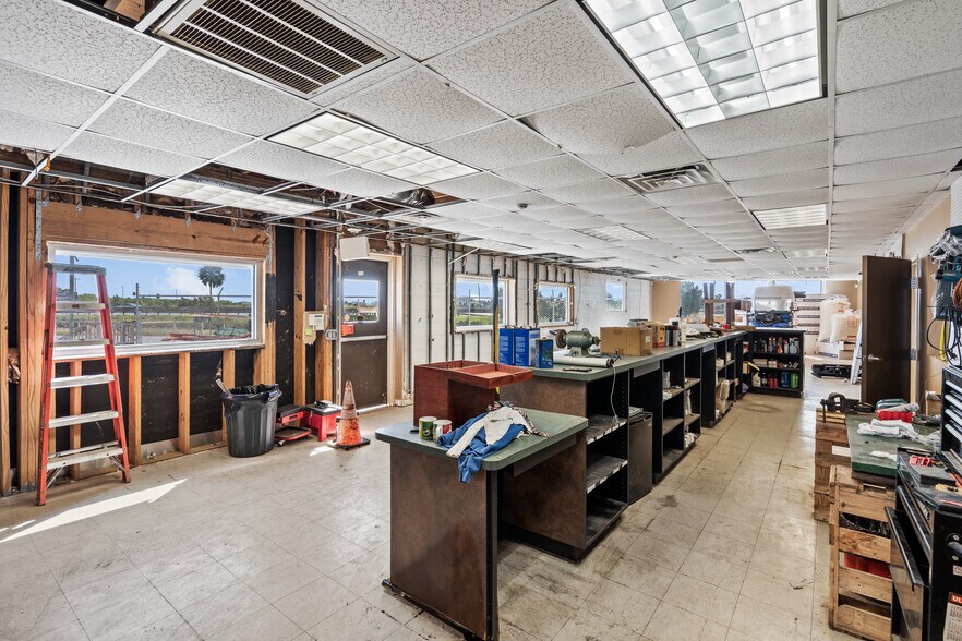 More Photos Of 8602 Broadway St, Galveston Warehouse For Sale