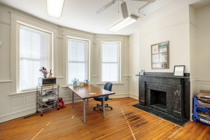 More Photos Of 1431 W Main St, Richmond Office For Lease