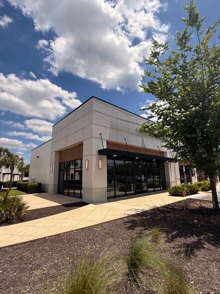 More Photos Of 5628 Circa Fishhawk Blvd, Lithia General Retail For Lease