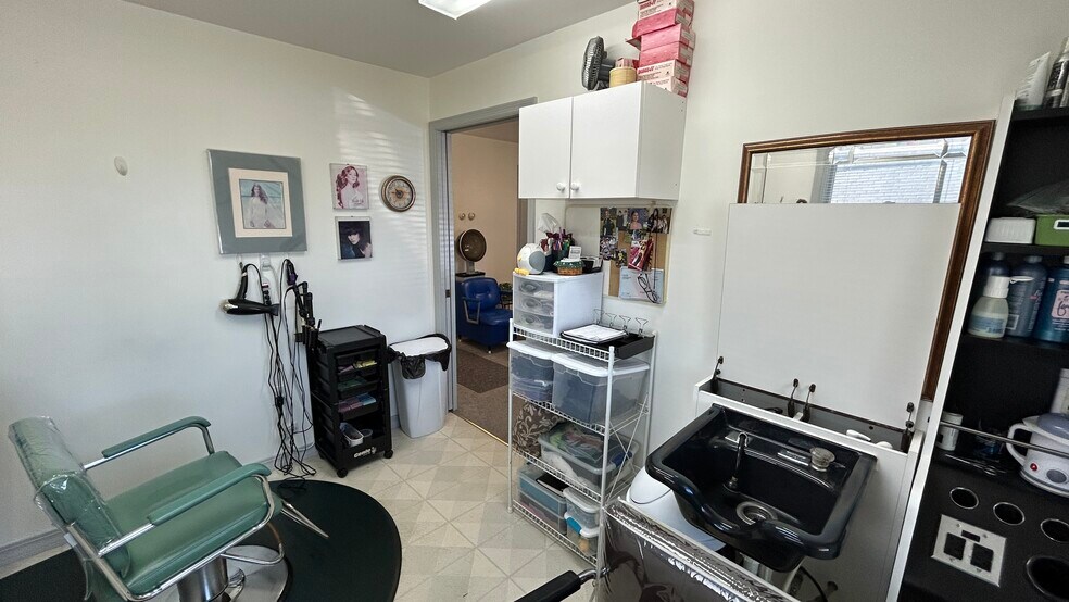 More Photos Of 825 Edgewood Rd, York General Retail For Sale