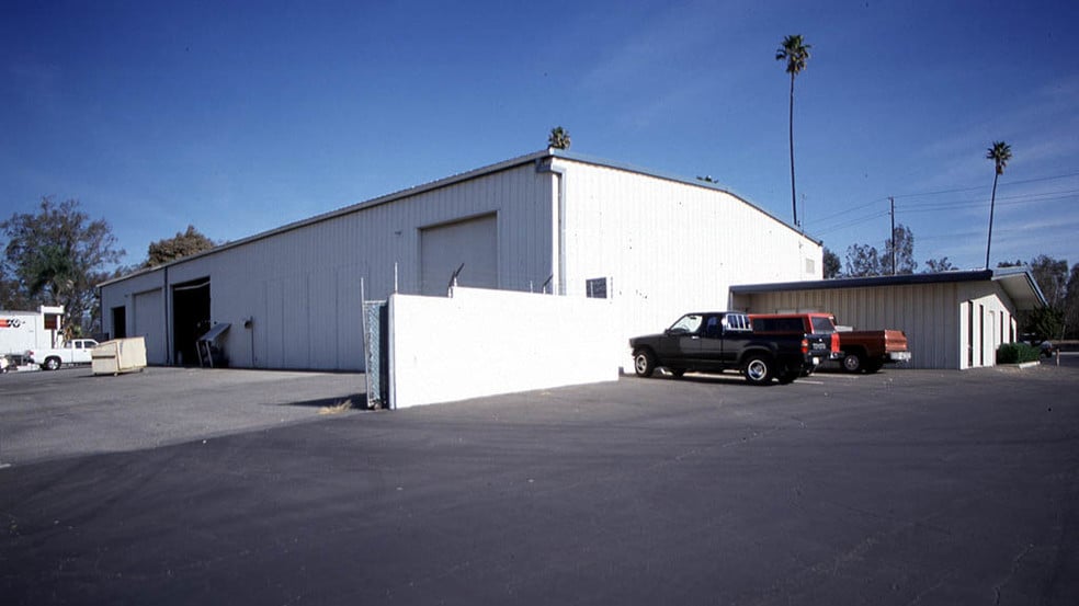 More Photos Of 575-585 Iowa Ave, Riverside Warehouse For Lease