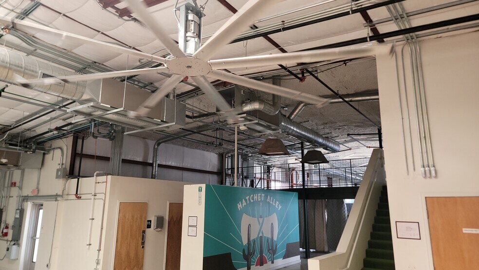 More Photos Of 443 Bastrop Hwy, Austin Flex For Lease