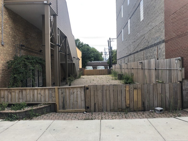 More Photos Of 1441-1445 W Fullerton Ave, Chicago Restaurant For Lease