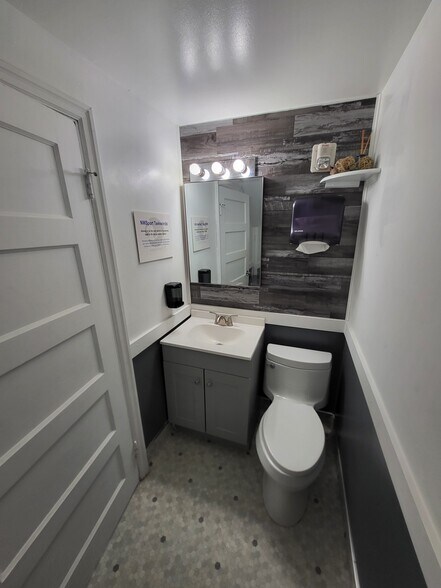 More Photos Of 223 S Lewis St, Monroe Storefront Retail Office For Sale