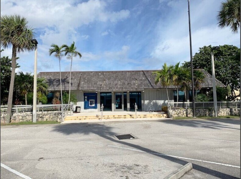 More Photos Of 1200 E Blue Heron Blvd, West Palm Beach Storefront Retail Office For Lease