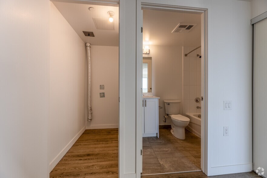 More Photos Of 100 Bond St E, Oshawa Apartments For Lease