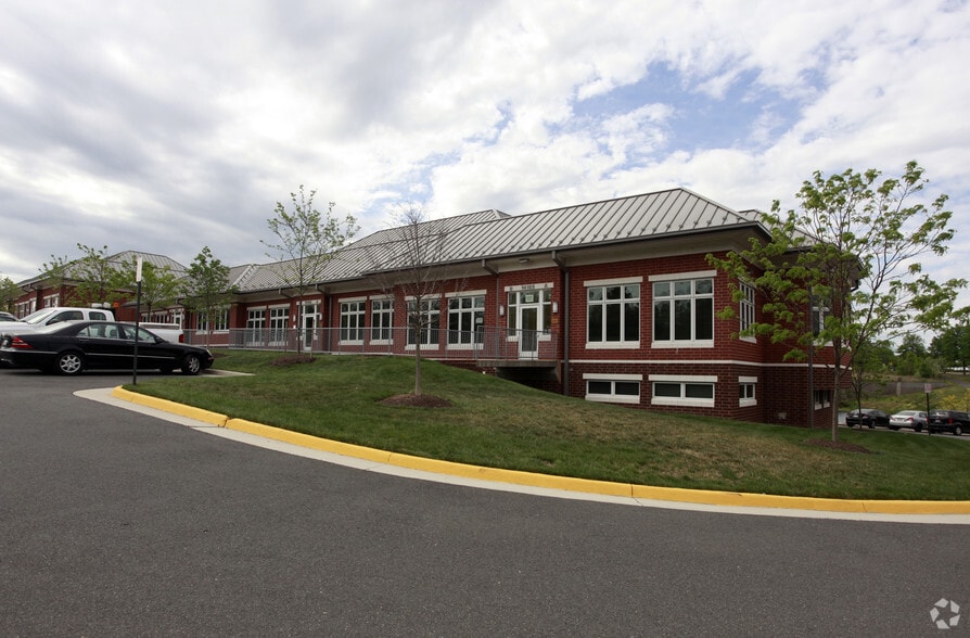 More Photos Of 14165 Robert Paris Ct, Chantilly Medical For Lease
