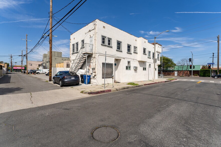 More Photos Of 2741-2743 S Robertson Blvd, Los Angeles Storefront Retail Office For Sale