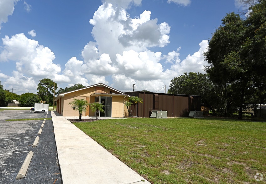 Primary Photo Of 8622 N Greenwood Ave, Tampa Religious Facility For Lease