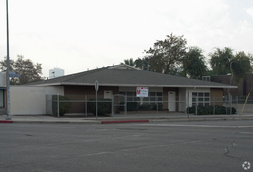 Primary Photo Of 2430-2434 Calaveras St, Fresno Office For Lease