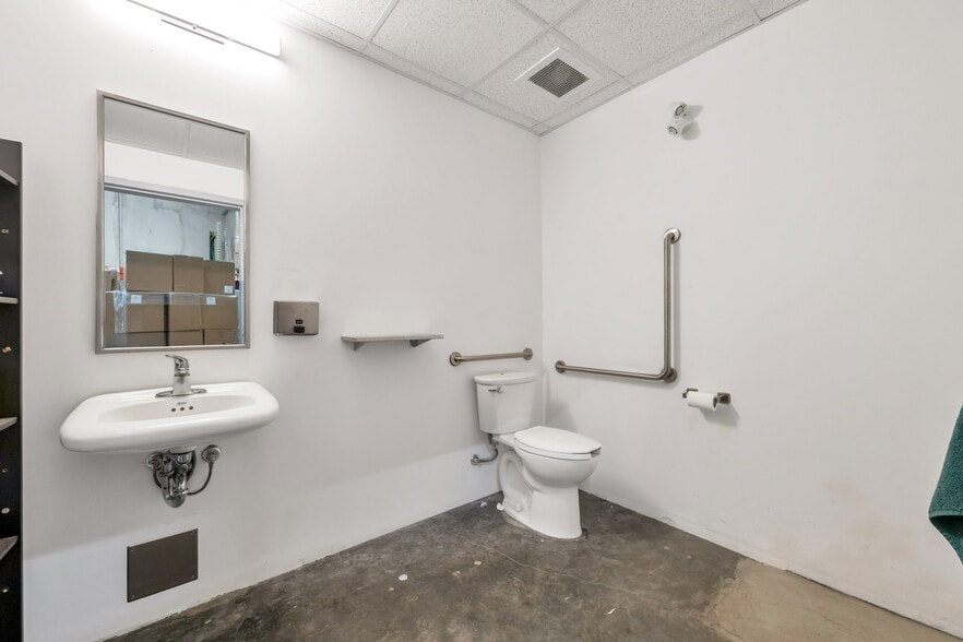 More Photos Of 23288 Fraserwood Way, Richmond Warehouse For Lease