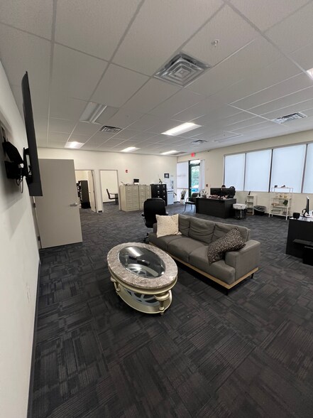 More Photos Of 3951-4049 SW 30th Ave, Fort Lauderdale Warehouse For Lease