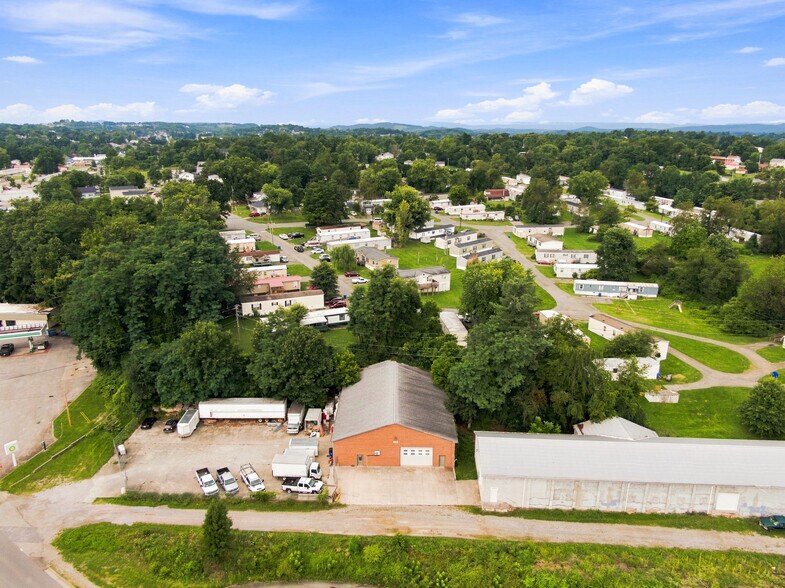 More Photos Of 890 Roanoke St, Christiansburg Warehouse For Lease
