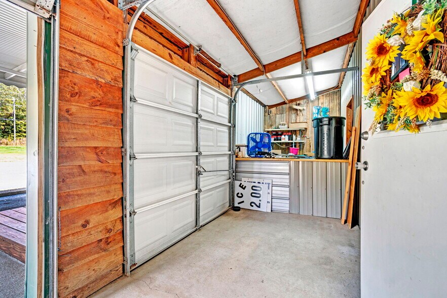 More Photos Of 4033 Geer Hwy, Cleveland General Retail For Sale