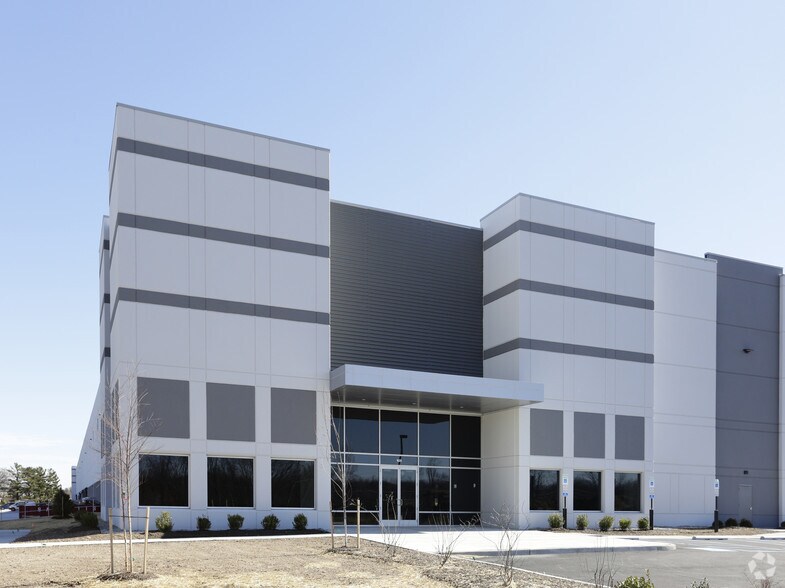 More Photos Of 1620 River Rd, Burlington Warehouse For Lease