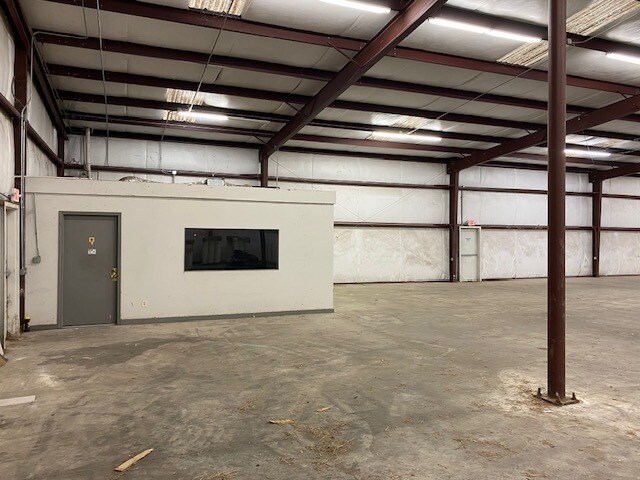 More Photos Of 8219 Almeda Genoa Rd, Houston Warehouse For Lease