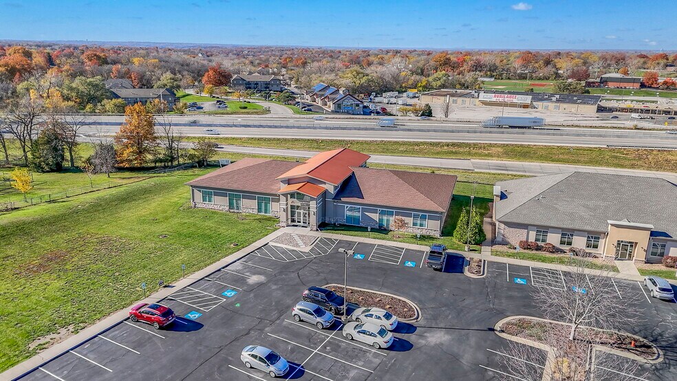More Photos Of 5821 NW 72nd St, Kansas City Office For Lease