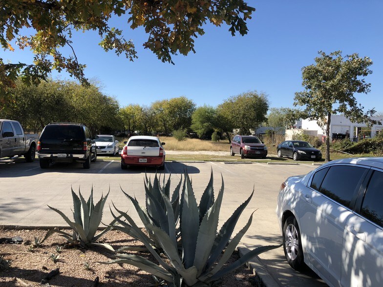 More Photos Of 7127 Somerset Rd, San Antonio Medical For Lease