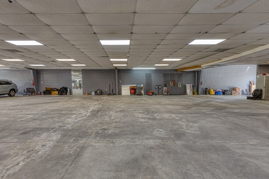 More Photos Of 5953 Roosevelt Blvd, Jacksonville Storefront Retail Office For Lease