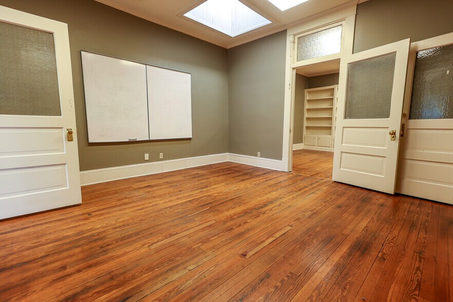 More Photos Of 154 Magnolia St, Spartanburg Storefront Retail Office For Lease