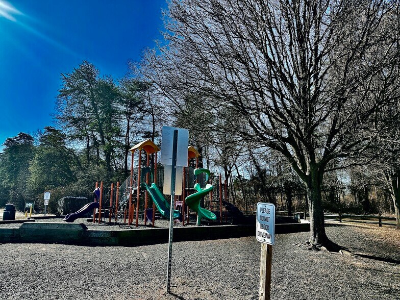 More Photos Of 2301 Dorsey Rd, Glen Burnie Office Residential For Lease