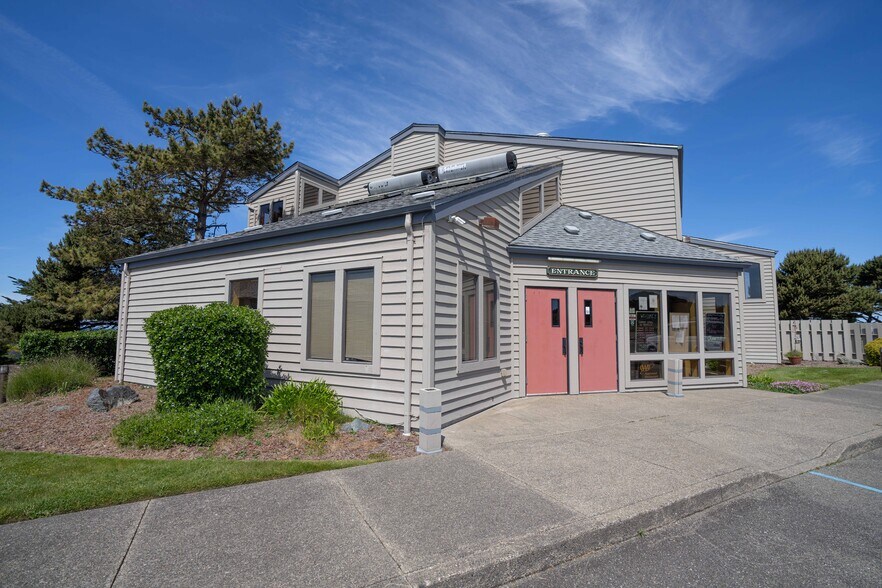 More Photos Of 1695 Beach Loop Drive, Bandon Restaurant For Sale