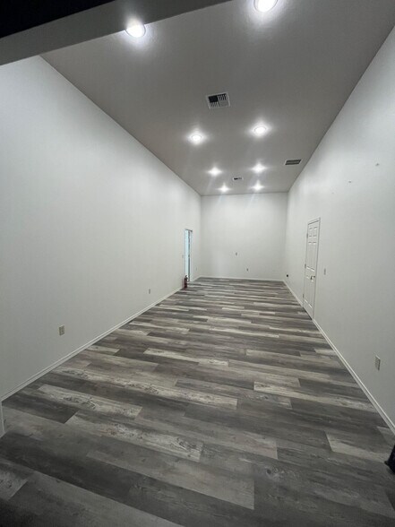More Photos Of 6503 W Okanogan Ave, Kennewick Warehouse For Lease