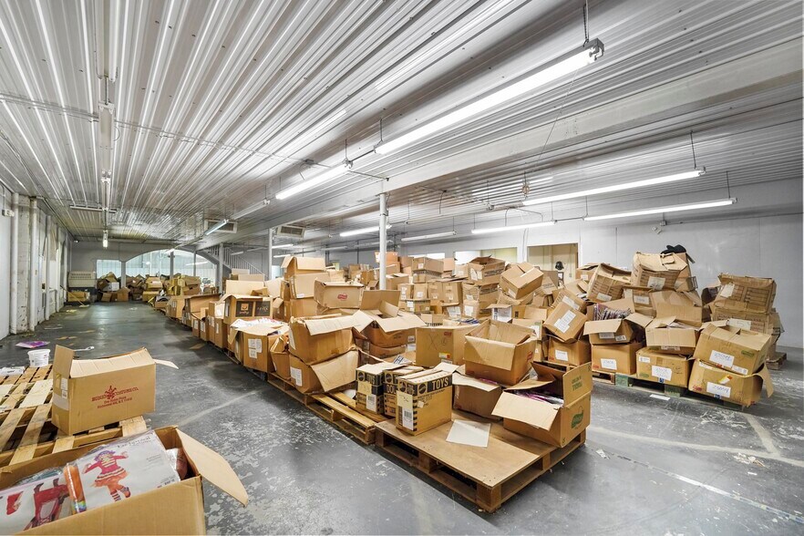 More Photos Of 2001 I-30 E, Greenville Light Manufacturing For Lease