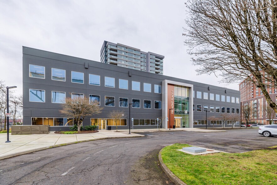 More Photos Of 1750 NW Naito Pky, Portland Office For Sale