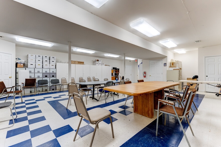 More Photos Of 3090 W Cook Rd, Grand Blanc Showroom For Sale