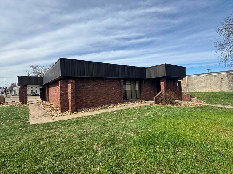 More Photos Of 990 2nd Ave, Gallipolis Freestanding For Lease