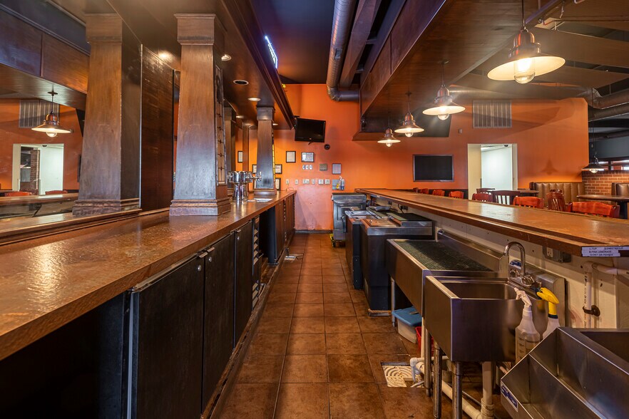 More Photos Of 2700 17th St, Marion General Retail For Sale