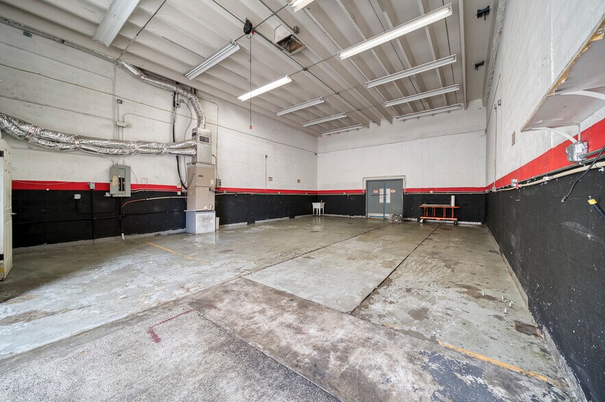 More Photos Of 10780 SW 190th St, Miami Auto Repair For Lease