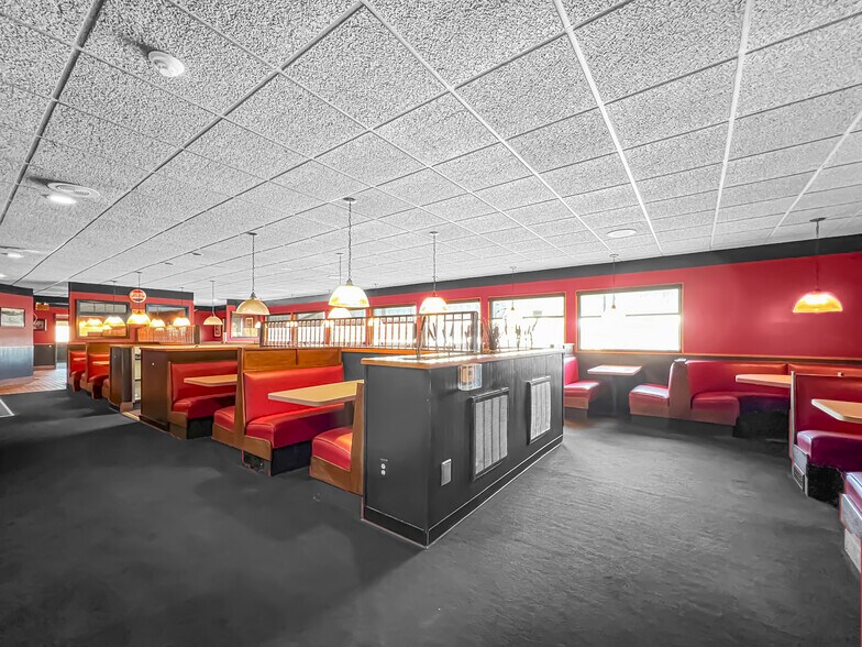 More Photos Of 15371 Highway 13 S, Hurricane Mills Restaurant For Lease