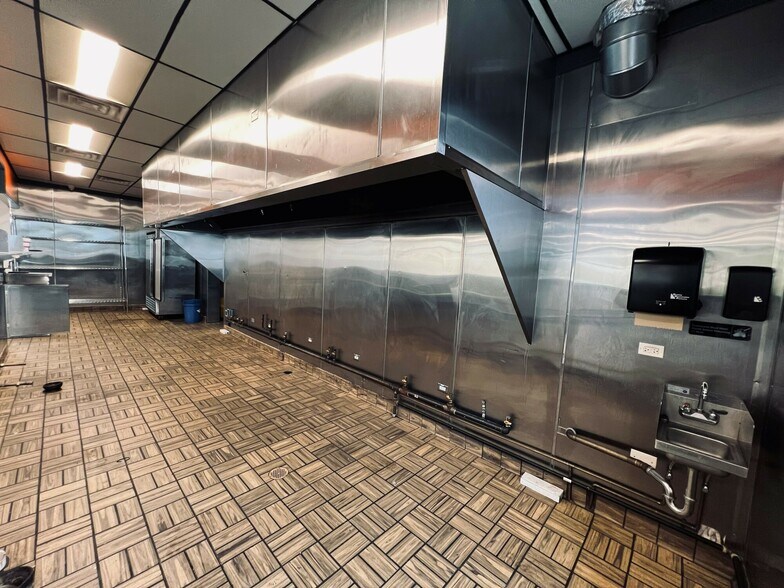 More Photos Of 5215 N Milwaukee Ave, Chicago General Retail For Sale