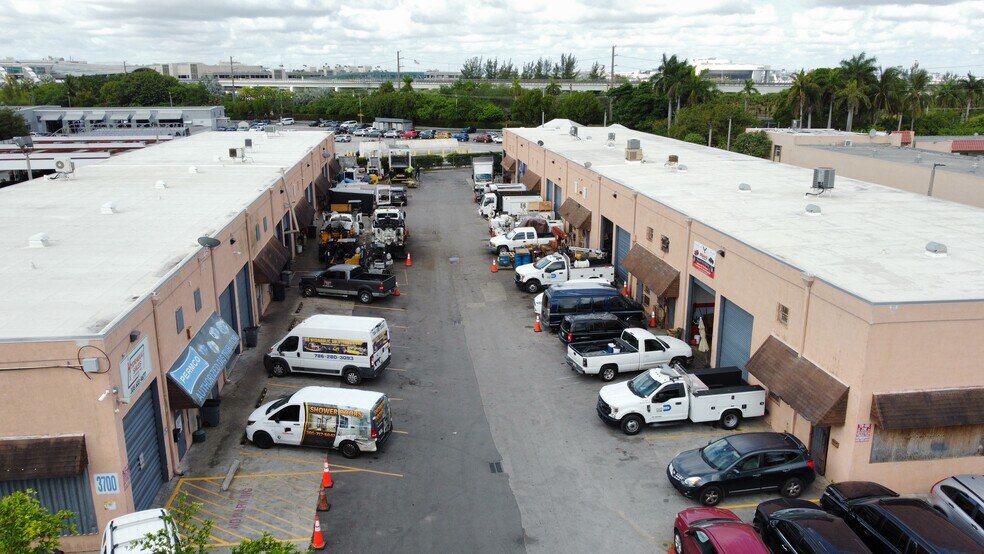 More Photos Of 3700 NW South River Dr, Miami Warehouse For Lease