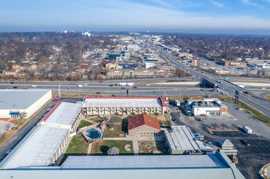More Photos Of 4142 S Noland Rd, Independence Hotel For Sale