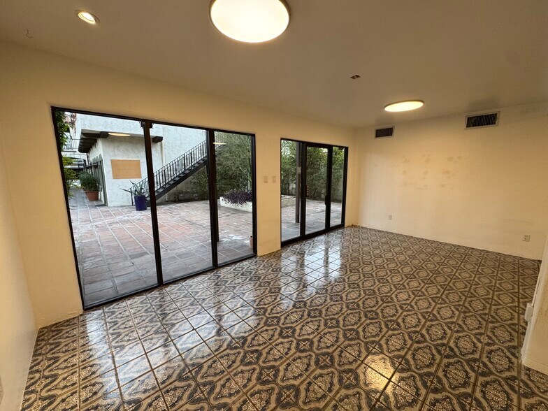 More Photos Of 463-477 N Palm Canyon Dr, Palm Springs Storefront Retail Office For Lease