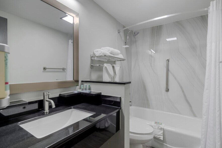 More Photos Of 2021 N Padre Island Dr, Corpus Christi Hotel For Sale