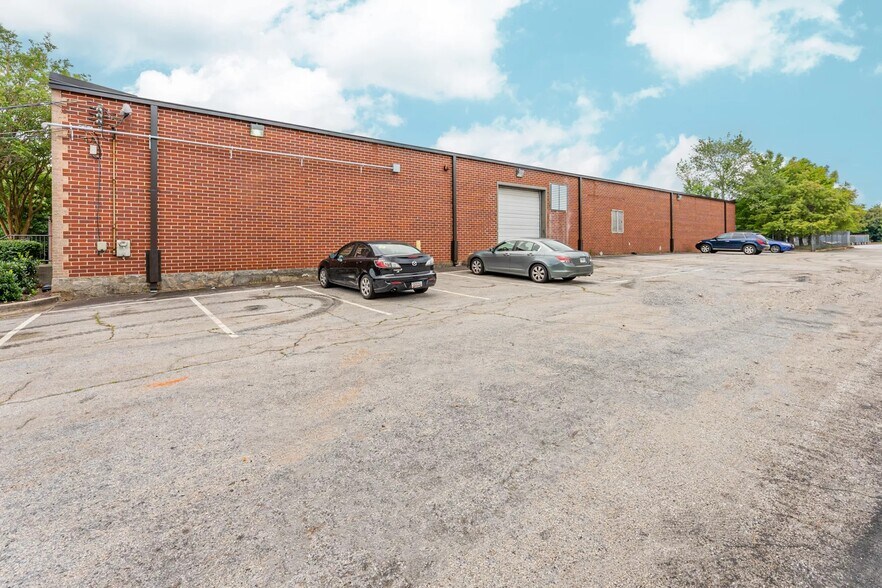 More Photos Of 1562 Litton Dr, Stone Mountain Warehouse For Lease