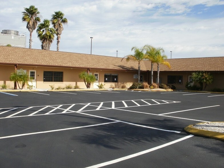 More Photos Of 13910 Fivay Rd, Hudson Medical For Lease