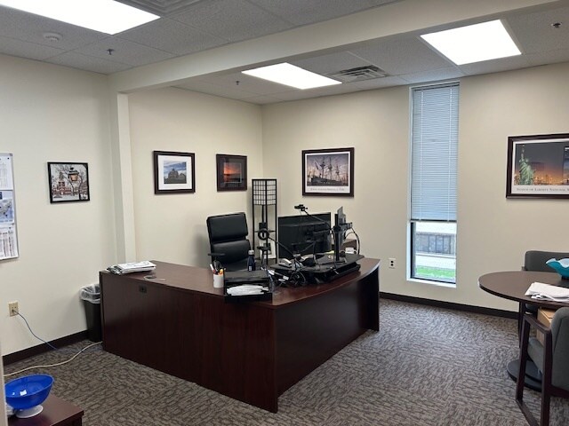 More Photos Of 470 Maryland Dr, Fort Washington Light Distribution For Lease