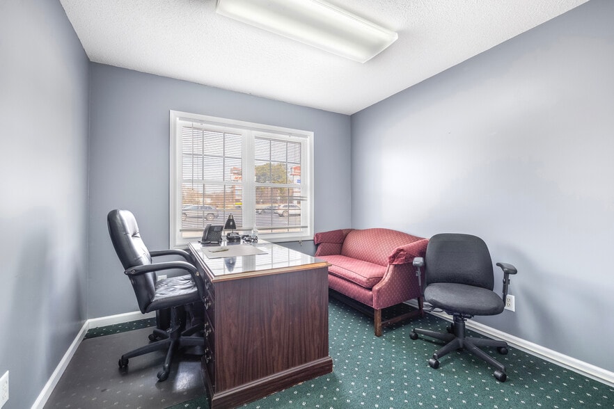 More Photos Of 13325 Jones St, Lavonia Office For Sale
