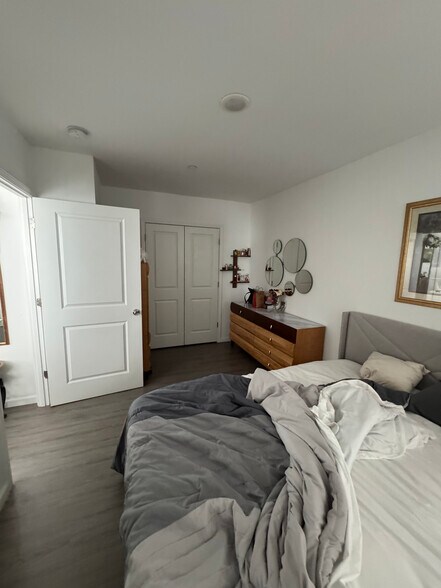 More Photos Of 3573 Laconia Ave, Bronx Apartments For Sale