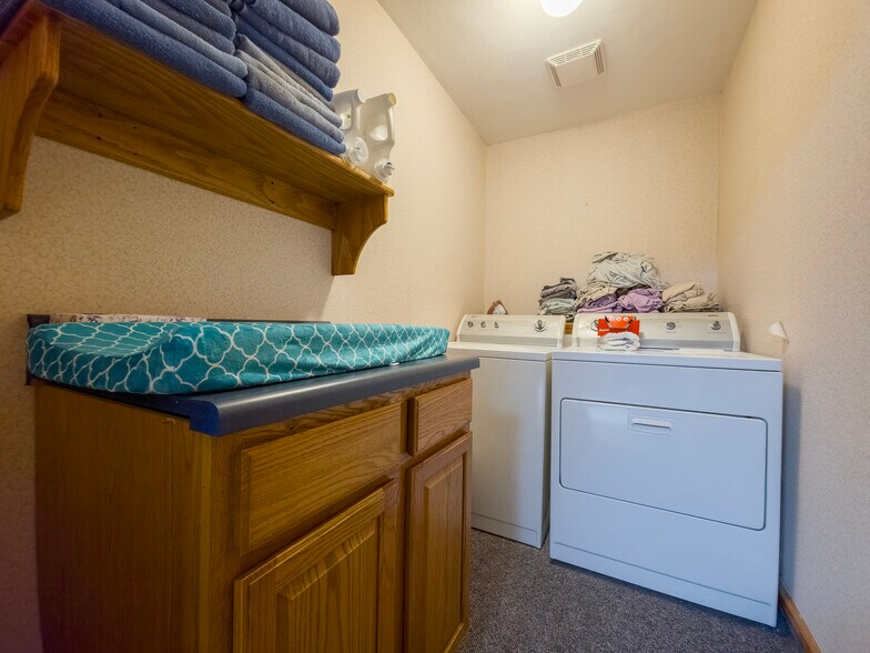 More Photos Of 2103 W 9th St, Mount Carmel Office For Sale