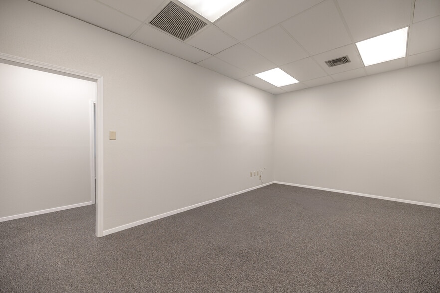 More Photos Of 3925 N I-10 Service Rd, Metairie Office For Lease