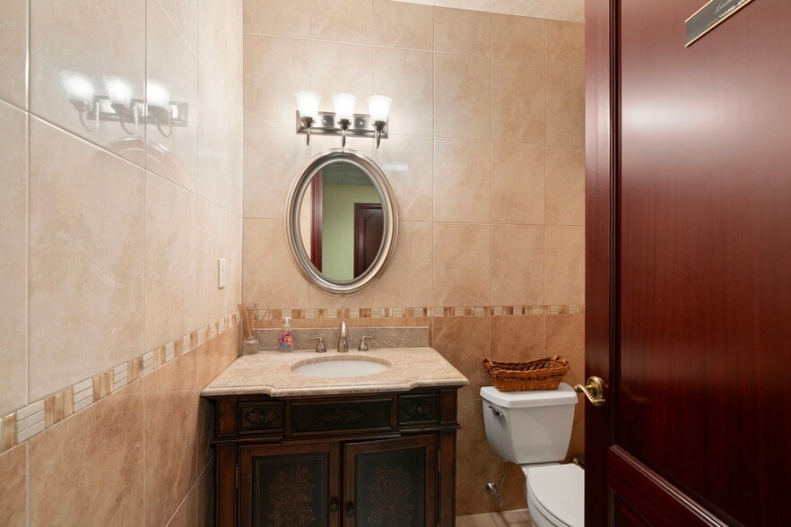 More Photos Of 188 Van Buren St, Staten Island Warehouse For Sale